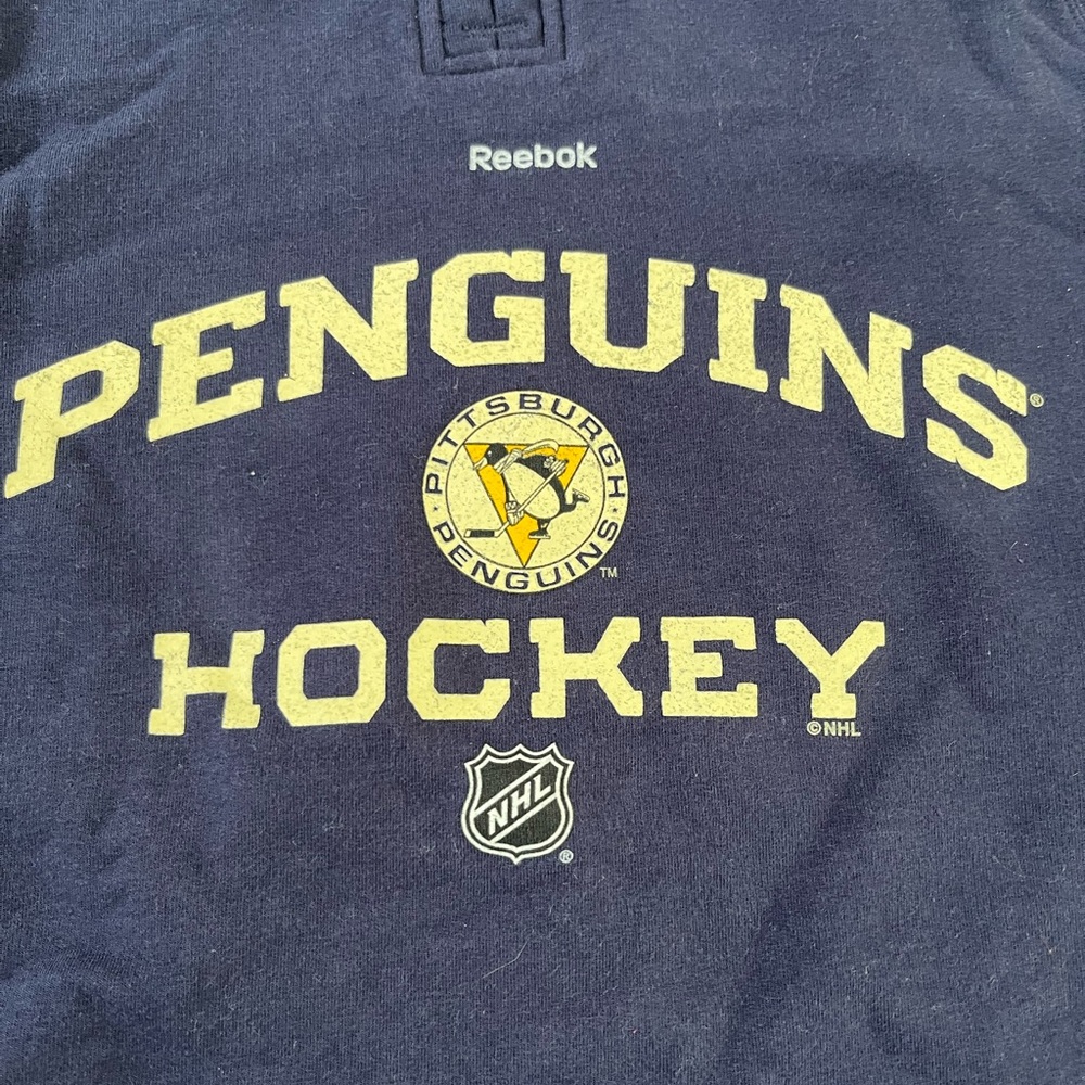 Reebok Women's Pittsburgh Penguins NHL Winter Classic 2011 Hoodie